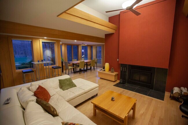 Building Photo - 1940 S Badour Rd