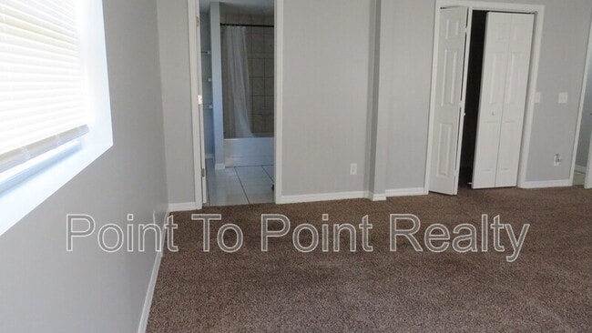 Building Photo - 1647 Dibble Cir W