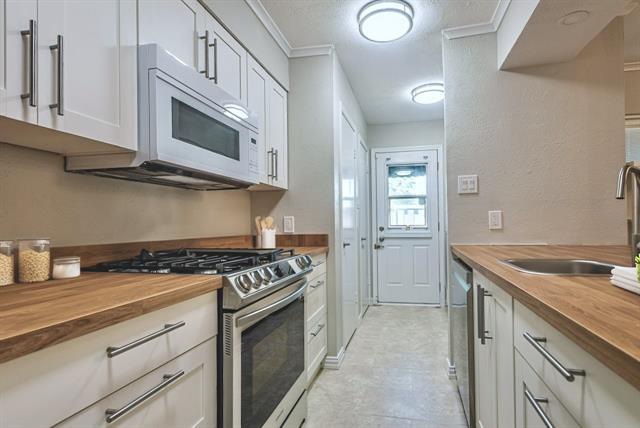 Building Photo - 3750 Vitruvian Way