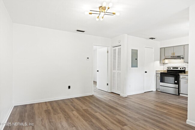 Building Photo - 3329 Mayflower St