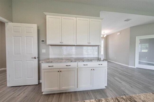 Building Photo - Executive 4/3 Rental