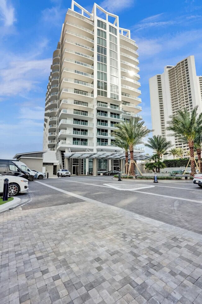 Building Photo - 3100 N Ocean Dr