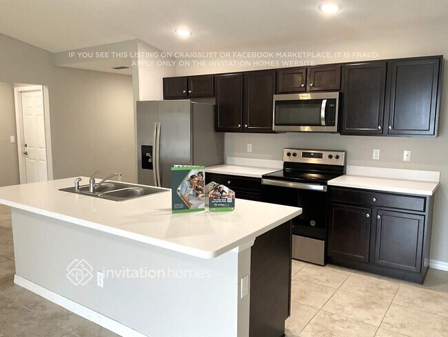 Building Photo - 842 Starland St SE