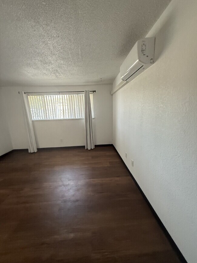 Building Photo - 4607 Plaza Ln