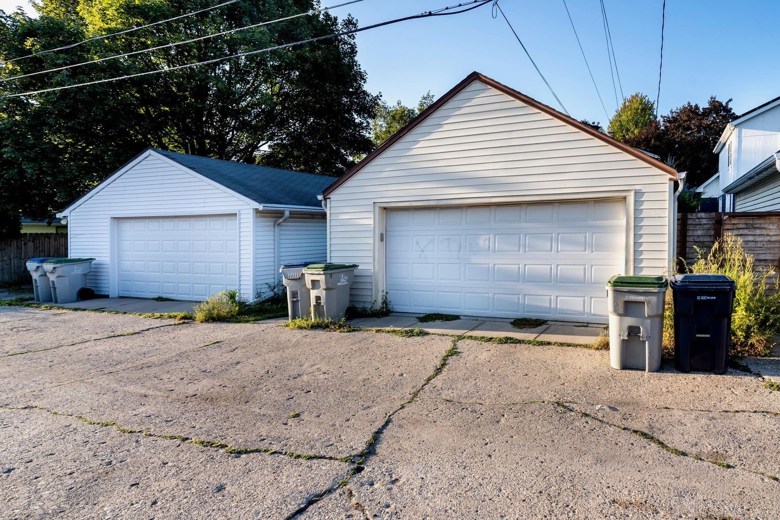 2.5 Car Garage - 2211 E Holt Ave