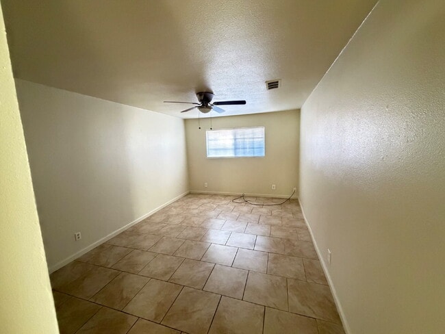 Building Photo - Gated 2-Bedroom Apartment in Merced