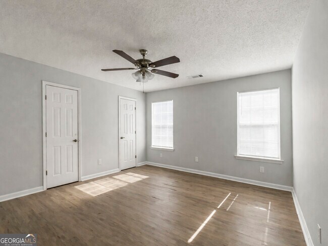 Building Photo - 615 Fieldcrest Dr