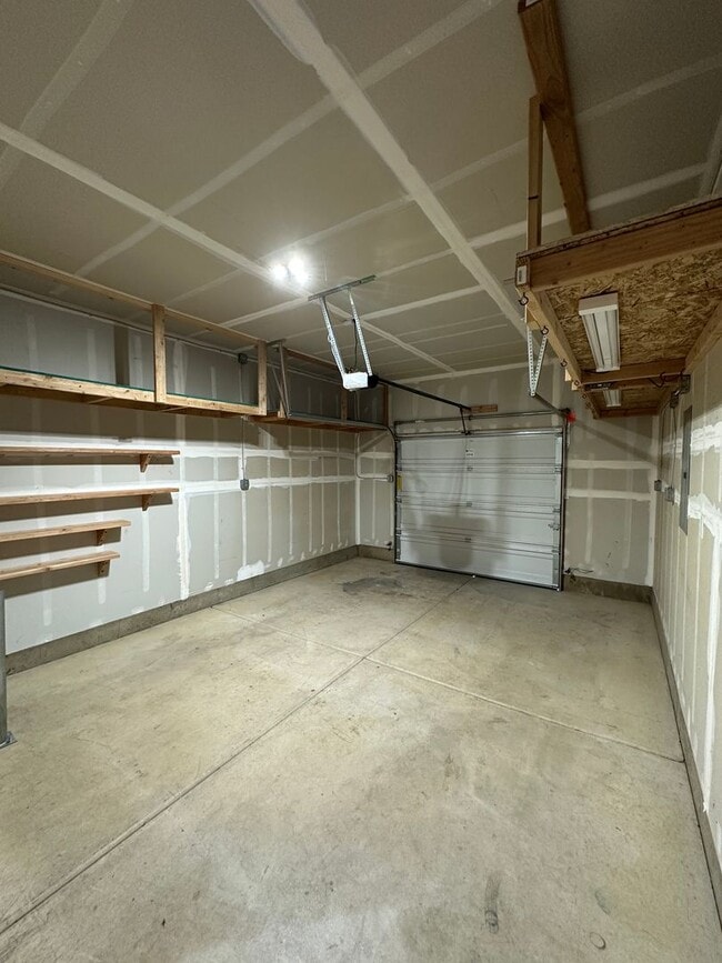 Building Photo - Single Level 2 Bedroom / 2 Bathroom House ...