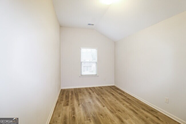 Building Photo - 221 Sableshire Way