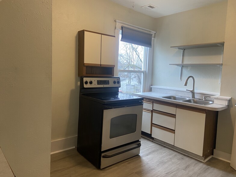 Building Photo - 734 Egleston Ave