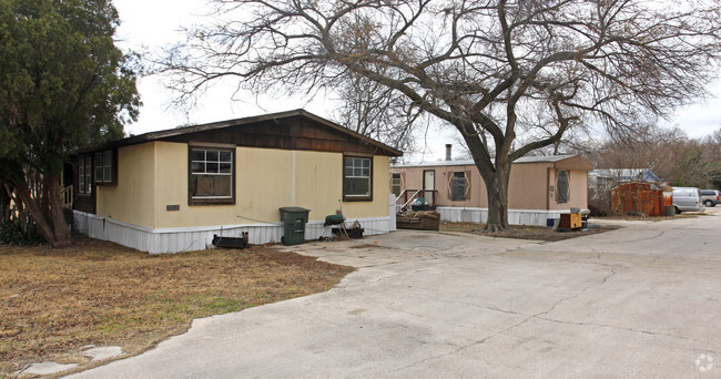 Building Photo - Comet Mobile Home Park