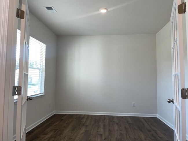 Building Photo - Beautiful Fountain Inn Home