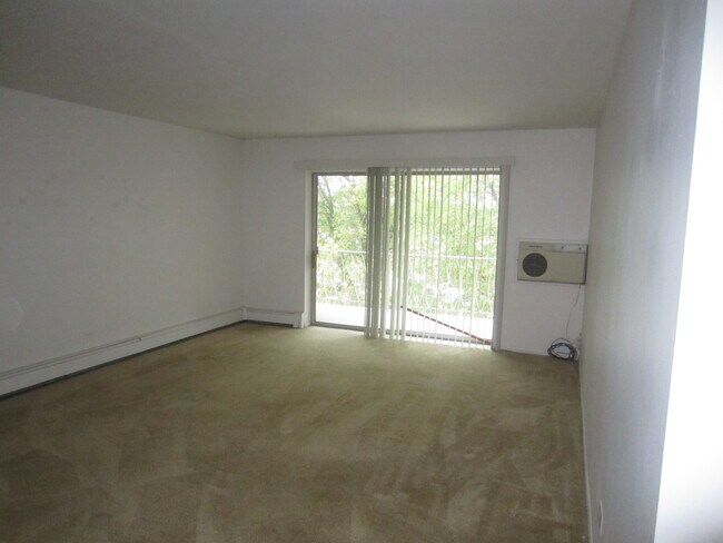 Building Photo - 1301 S Finley Rd