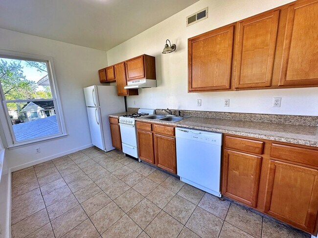 Building Photo - 1208 Avondale Ave