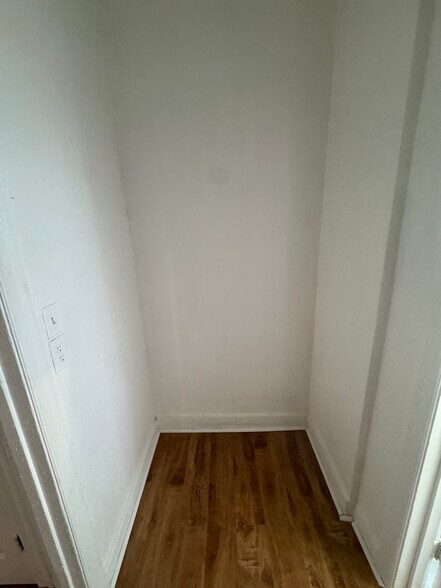 Building Photo - 256 W Florence Ave