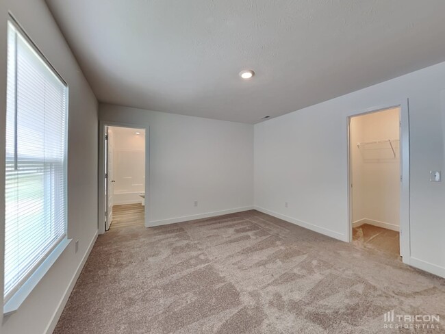 Building Photo - 2120 S Quincy Dr