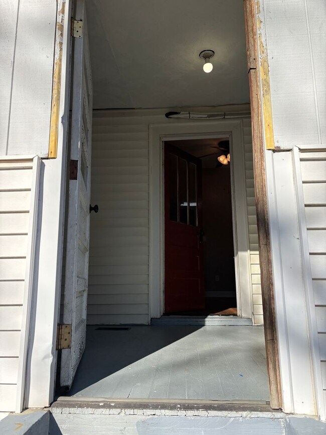 Building Photo - 14 W Carrollton Ave