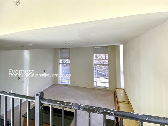 Building Photo - 525 E Grace St