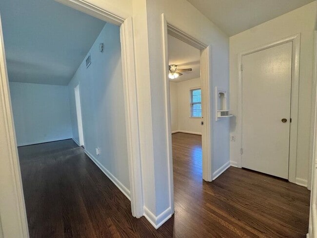 Building Photo - 103 Park Cir