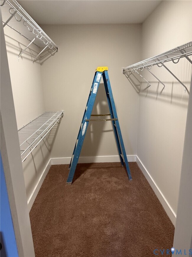 Building Photo - 325 Yorktown Dr