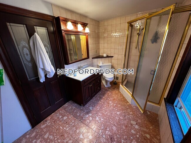 Building Photo - 37 Warner St