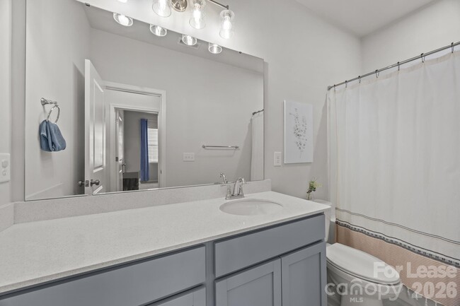 Building Photo - 915 Kinsey Aly