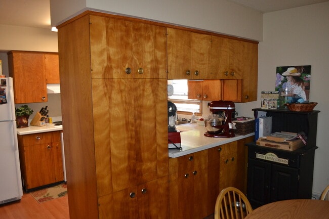 Building Photo - Nice 3-4 Br, 2 Bath Ranch style home, fenced in yard, garage, patio, full basement