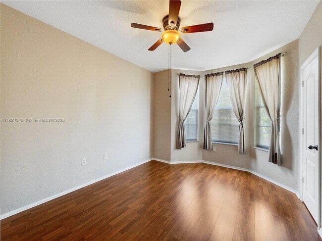 Building Photo - 1309 Belmont Pl