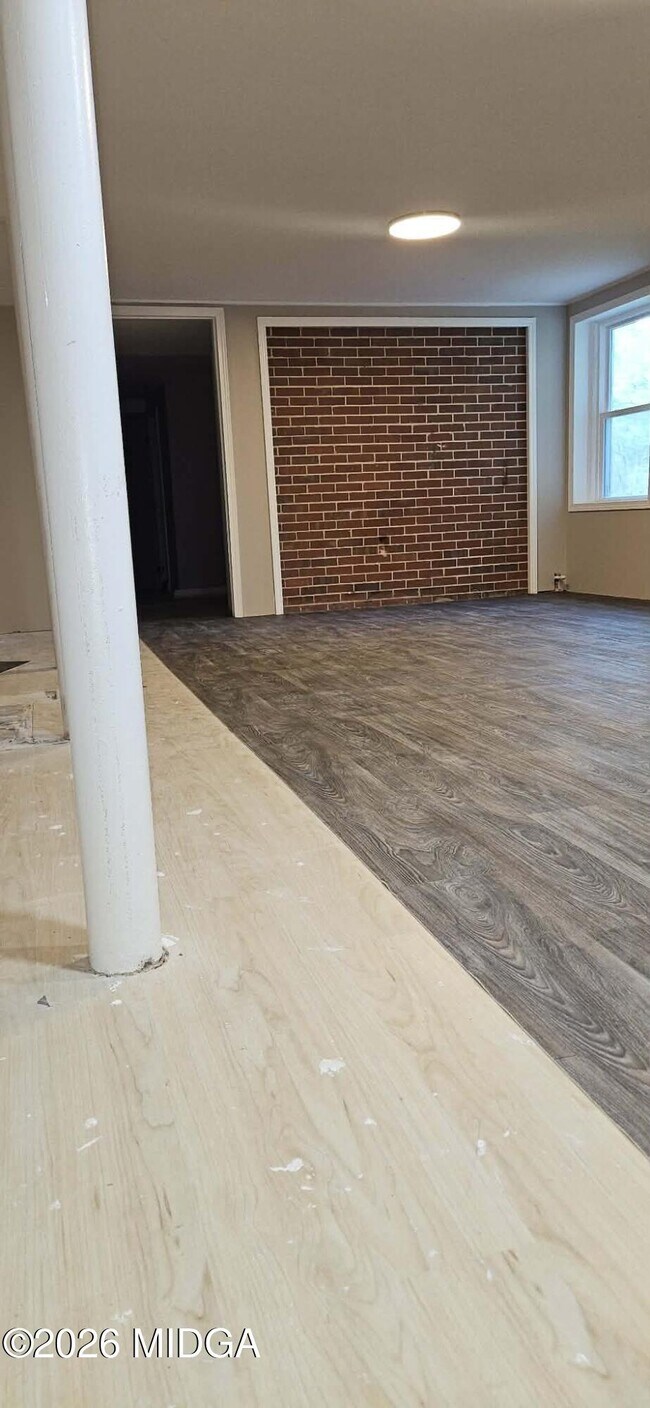 Building Photo - 912 Dogwood Cir