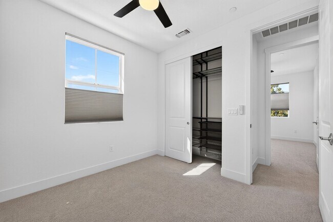 Building Photo - 1441 Julia Ln