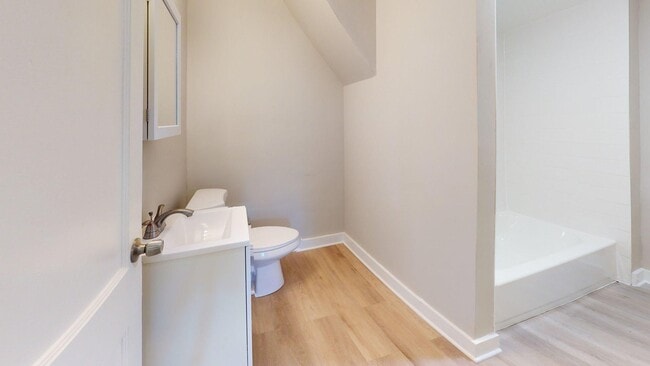 Building Photo - South Euclid Beauty - 3 bedroom Single Fam...