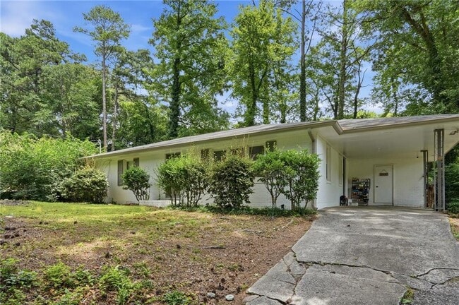 Building Photo - 581 Meadowbrook Dr SE