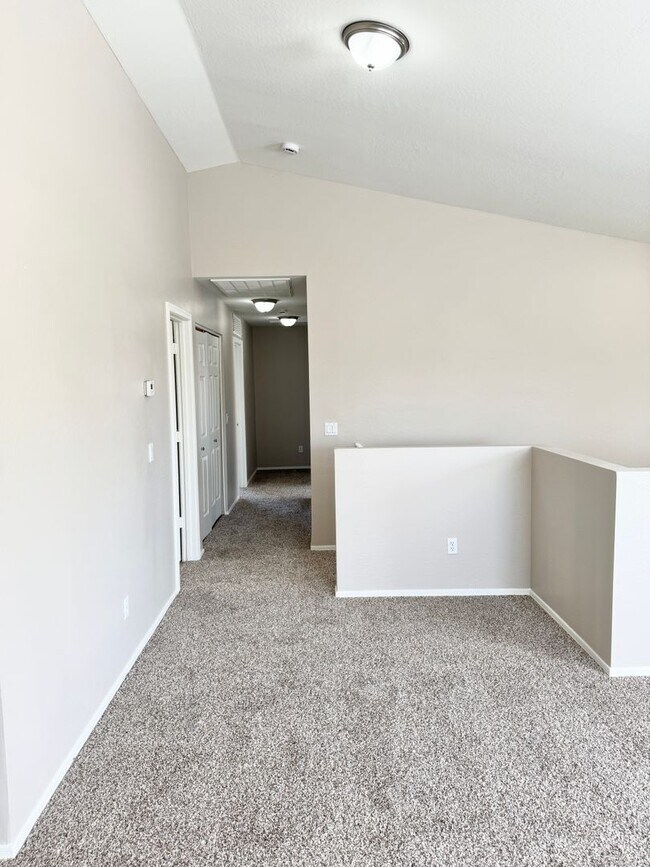 Building Photo - Remodeled 5 Bedroom/3 Bath Home. Upgraded Flooring & Kitchen!