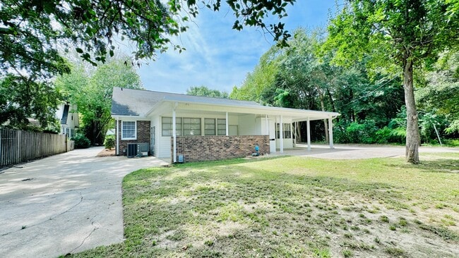 Building Photo - 815 W Palmetto St