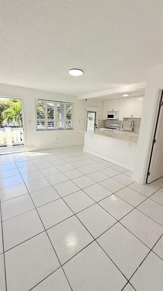 Building Photo - 20337 NE 2nd Ave