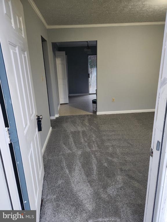 Building Photo - 121 Hampton Ct