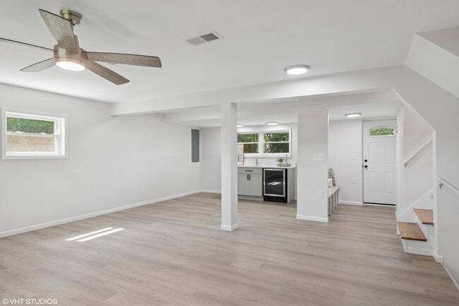 Building Photo - 30 Crescent Dr