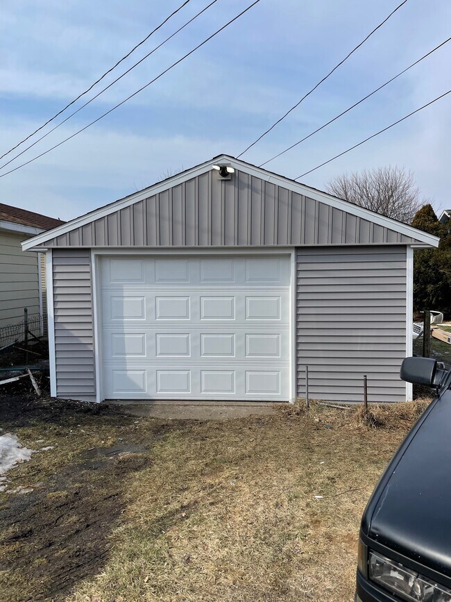 Building Photo - 1844 Monroe Ave NW