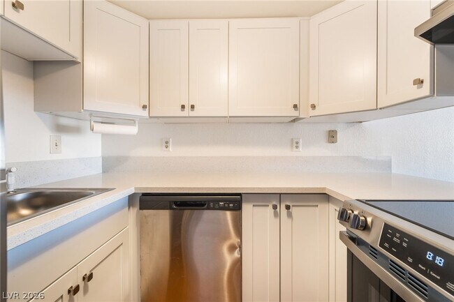 Building Photo - 1611 E Harmon Ave