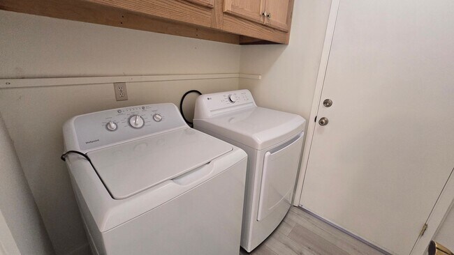 Building Photo - Newly Renovated NW Reno Home