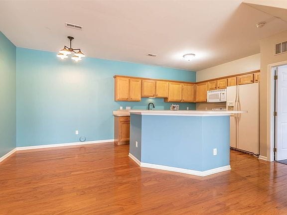 Building Photo - 663 Worthington Dr
