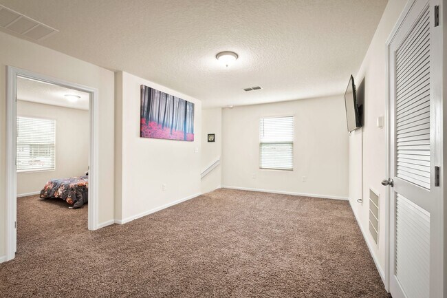 Building Photo - Beautifully Apportioned 2-Story Home in Fox Creek