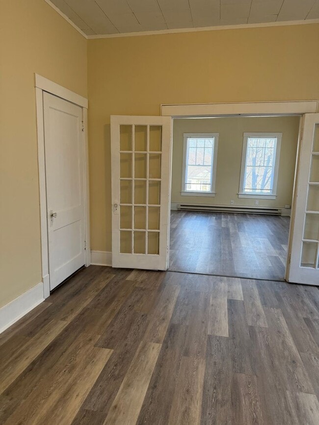 Building Photo - Historic Highland Charm – Beautifully Refurbished Upstairs Unit for Lease