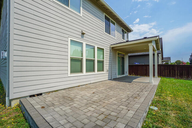 Building Photo - BEAUTIFUL HOME IN WEST ORCHARDS