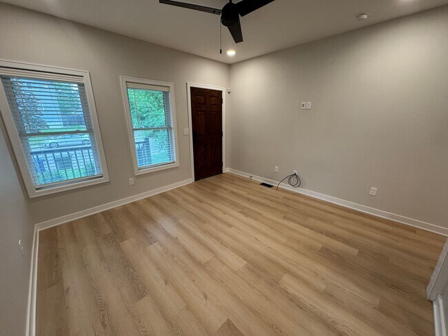 Building Photo - 1234-1236-1236 Summit St