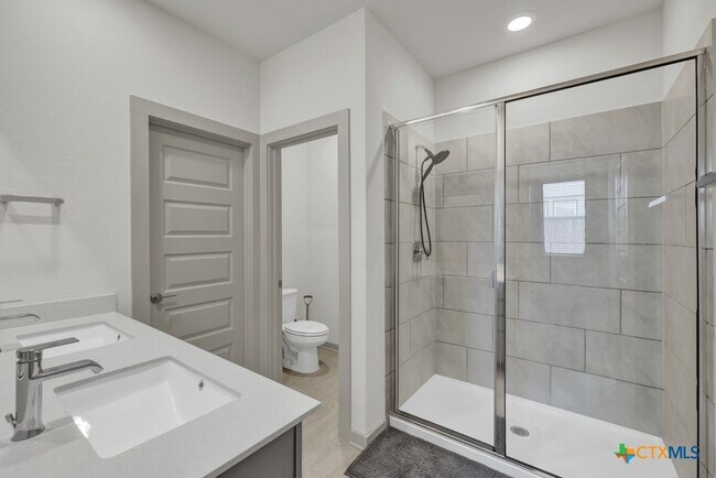 Building Photo - 1312 Plymouth St