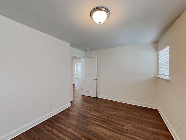 Building Photo - 550 Slew Dr