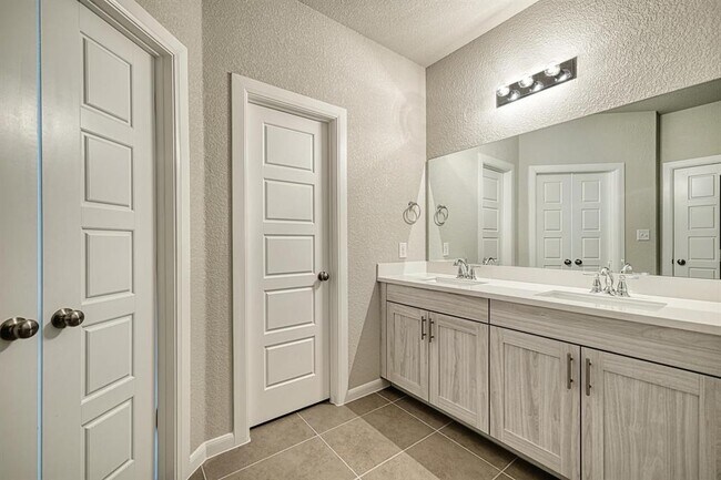 Building Photo - 7631 Europa Ave