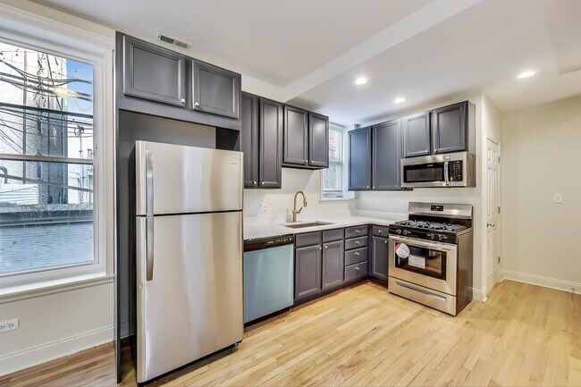 Building Photo - 1519 N Hudson Ave