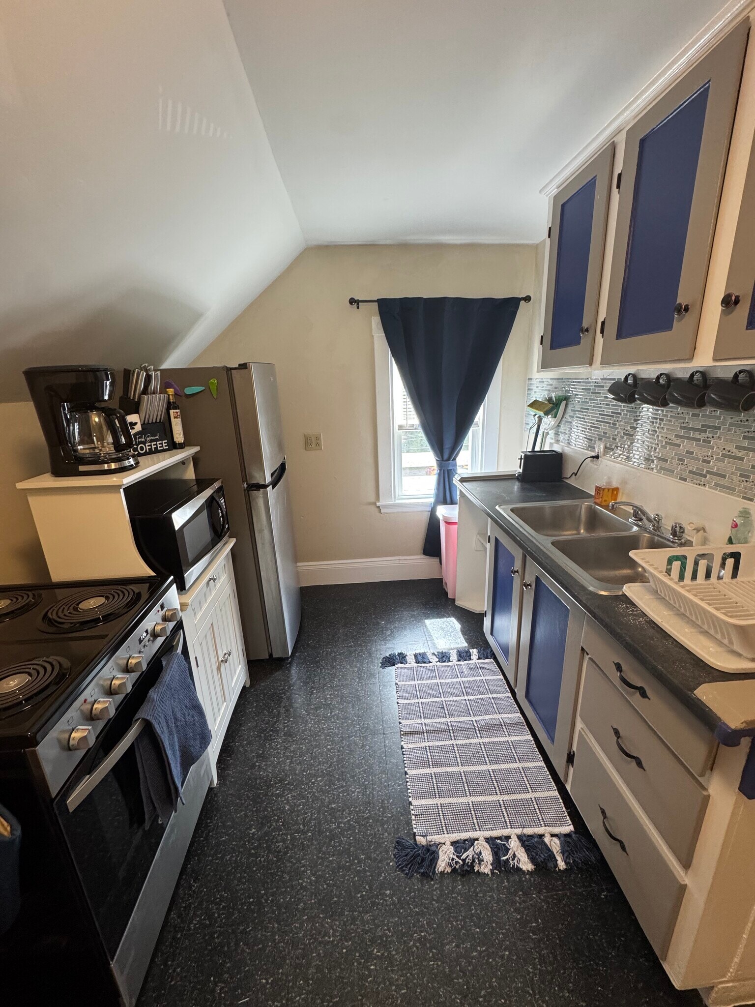 Kitchenette - 13 Pleasant Pl